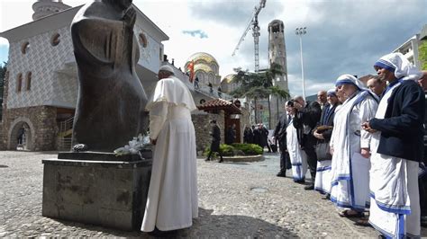 Orthodox christians of the macedonian church 66,6%, muslims 30,1%. Papa: "Santa Madre Teresa ruega por este pueblo que ...