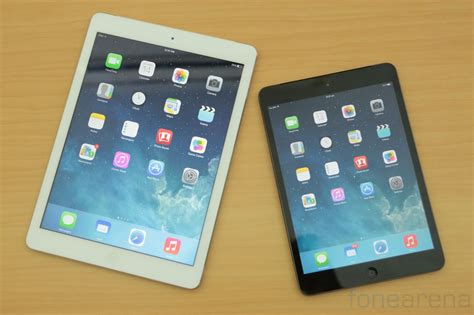 Both ipads, while the most recent models, were introduced more than a year apart. Apple iPad Air vs iPad mini with Retina display photo gallery