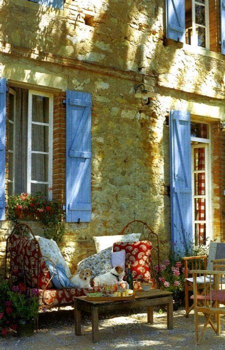 10 french decorating techniques to elevate your aesthetic. Provence ~ France | Blauwe luiken, Frans terras, Terrasideeën