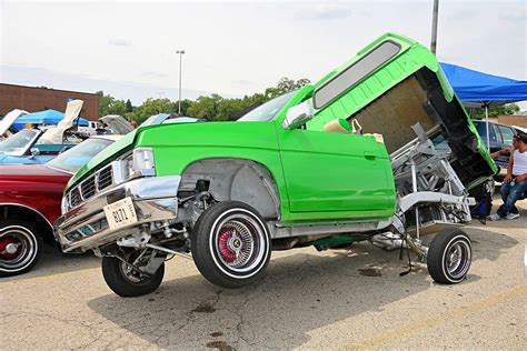 Independent Chicago Car Show Three Wheeling Mini Truck Lowrider