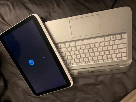 You can even split the windows 10 screen into four parts. HP split laptop. Has beats audio. Touch screen that can be used as tablet. Possibility of ...