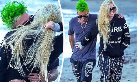Avril Lavigne Shares A Passionate Kiss With Boyfriend Mod Sun During
