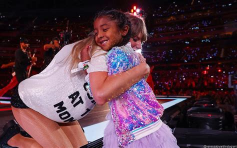 Taylor Swift Shares Special Moment With Kobe Bryants Daughter At