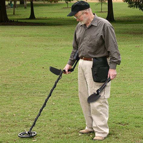 Amzdeal Lightweight Metal Detector With All Metal And Discrimination