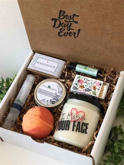 You want to get her something she can actually use, rather than something that collects dust around her house (or worse, gets regifted). Girlfriend Gift Box - 40 fun and creative ideas and ...