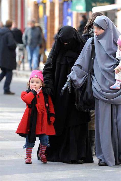El Consejo De Estado Francés Cree Ilegal Vetar El Burka En La Calle Sociedad El PaÍs