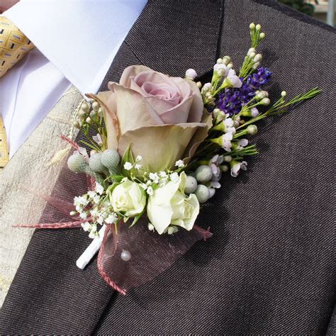 How To Accessorize The Suit Lapel Flowers Otaa