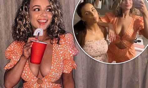 The Bachelor S Abbie Chatfield Puts On A Very Busty Display In An