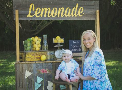lemonade stand mini with mommy by stephanie dandini photography fresh squeezed lemonade