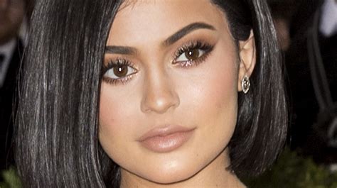 How To Apply Makeup Like Kylie Jenner Saubhaya Makeup