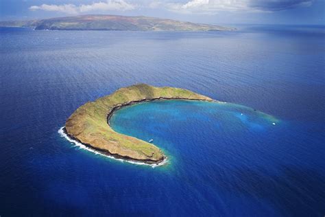 Molokini Crater The Perfect Location For A Bit Of Snorkeling Or Snuba