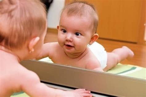 How Do Babies Play With Mirrors For Their Sensory Development In The First Year Of Life