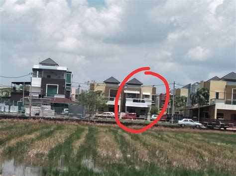Bumbung rumah melayu sentiasa jenis condong untuk kesesuaian cuaca hujan panas tropika (tiada. Elak Beli Rumah Bumbung Pendek, Ianya Tak Berfungsi ...
