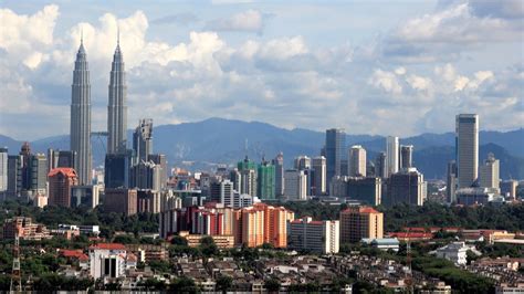 Book tours of kuala lumpur, langkawi + pulau from discovering the country's sprawling urban centers to exploring its exotic wilderness, there are plenty of interesting things to do in malaysia. Malaysia | Facts, Geography, History, & Points of Interest ...