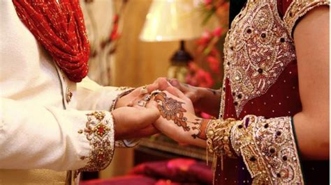 سندھ اسمبلی میں لازمی شادی بل 2021 کا ڈرافٹ جمع کیا جلدی شادی سے ریپ اور غیر اخلاقی سرگرمیوں کو