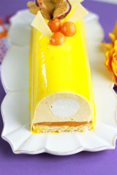 Bûche passion mangue coco Les Gourmandises De Amela