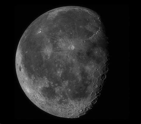 Stunning 100 Megapixel Moon Photograph Created From Nasa Images