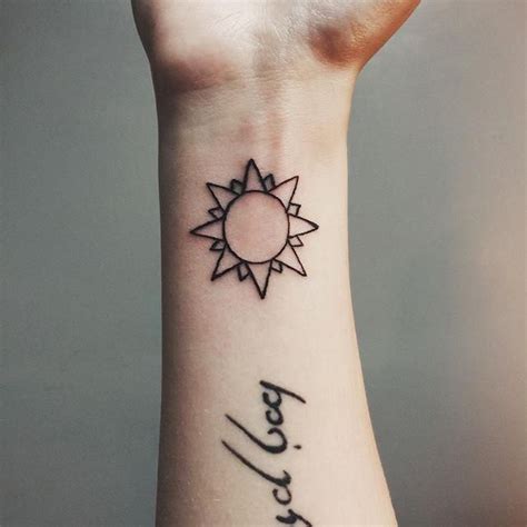 Tatuagens De Sol Bel Ssimas E Inspiradoras Sun Tattoo Designs
