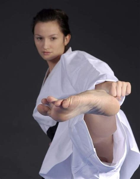 Pin By 独断偏見etc On 武術･剣術女子 Martial Arts Girl Women Karate Female Martial Artists