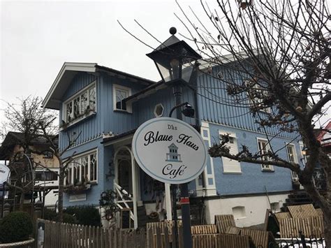 Cafe blaues haus bölgesinde bulundunuz mu? Aussenansicht - Bild von Cafe Blaues Haus, Oberstaufen ...