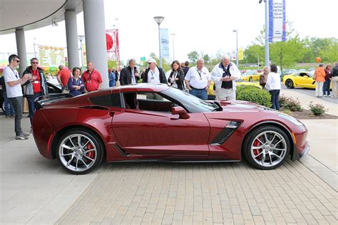Official Chevrolet Introduces The 2016 Corvette Stingray And Z06