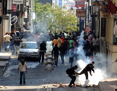 Turkish Police Clash With May Day Protesters