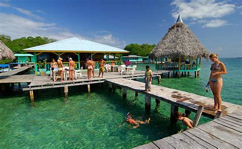 There are different places to stay and work in bocas del toro, throughout the archipelago that offer different experiences. Bocas del Toro, Panamá 1 Day - Willies Tours Costa Rica