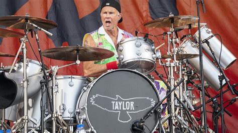 Chad Smith Pays Tribute To Taylor Hawkins As Rhcp Step In For New