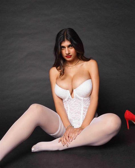 51 Mia Khalifa Nude Pictures That Are Erotically Stimulating