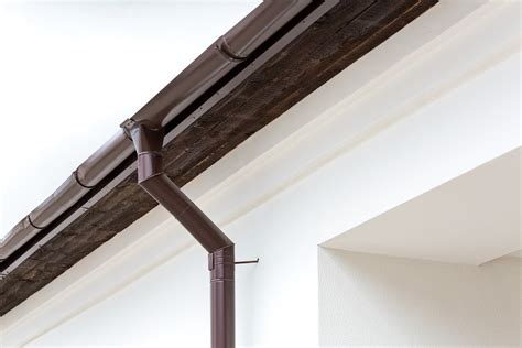 If gutters block, water may overflow down timber walls, causing damp problems. Does Your Roof Actually Need Gutters? | SUNVEK