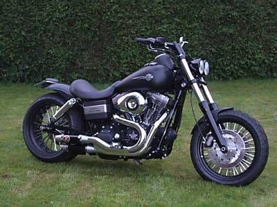A harley davidson já está produzindo e vendendo no brasil a nova fat bob 2014, a moto chega com visual renovado, seguindo a linha dark custom, e motor de. Pin on bikes
