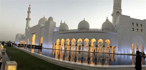 مسجد الشيخ زايد في أبوظبي صرح إسلامي عظيم تصويري Vip2099