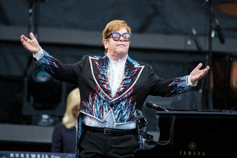 Elton John Live At Vicarage Road Fond Farewell From One Of Watfords Own