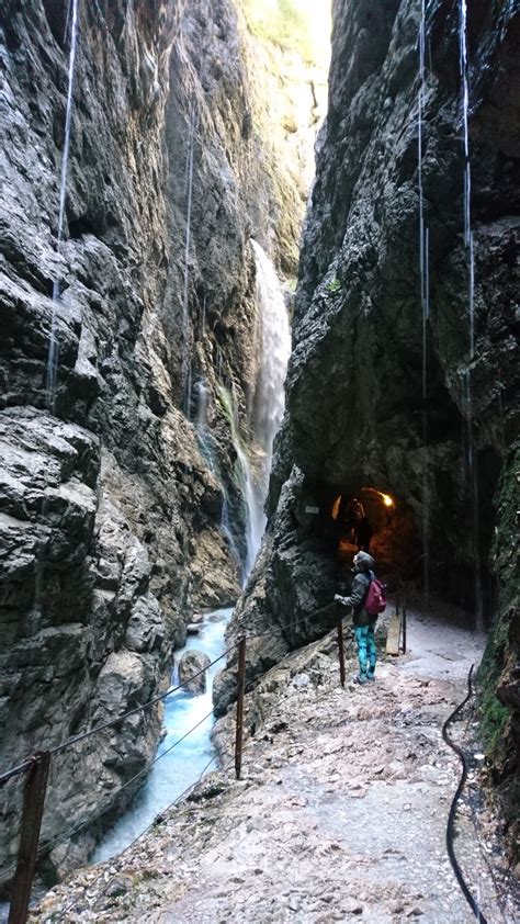 Die tour durch die höllentalklamm bis zur höllentalangerhütte entführt uns in die facettenreiche welt des gebirges. München, deine Berge: Herbstausflug zur Höllental- oder ...