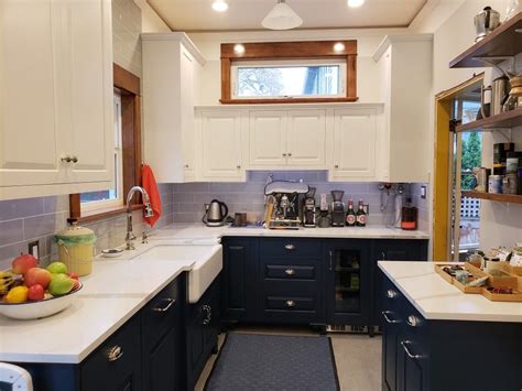 This mini fridge can also be switched from cool to warm and visa versa, but it needs to be unplugged for 30 minutes, before doing that. Beverage area with mini fridge, ice maker. Cleanup area ...