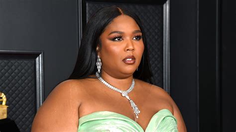 Lizzo Opened Up About Internet Body Shaming On Tiktok Teen Vogue