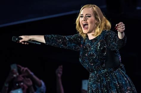 Adele Tells Voice Critics To Suck My Dick At Recent Concert Watch