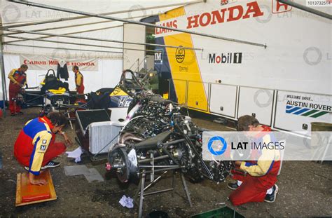 Zandvoort Holland 23rd 25th August 1985 Williams Mechanics Work On