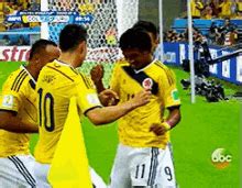 Umtiti, a stolen celebration and a message. 歓喜のダンス GIF - ColombiaDance - Discover & Share GIFs