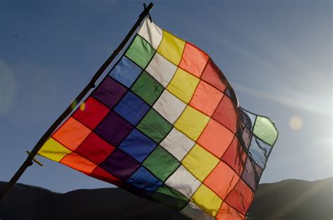 Bandera Wiphala Uno De Los Símbolos De Los Pueblos Indígenas Billiken