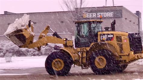 Snow Removal Cat 966m Loading Trucks With Snow Youtube