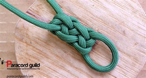 Paracord blog is the leader in paracord crafting and information. Flat gaucho knot- trama pluma, vertical - Paracord guild