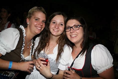 Fotostrecke Volksfest Stimmung Sexy Die Schönsten Dirndl Girls Bild