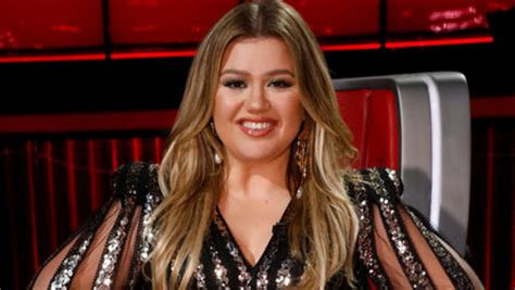 The Real Reason Kelly Clarkson Isnt On The Voice Season 22 Parade