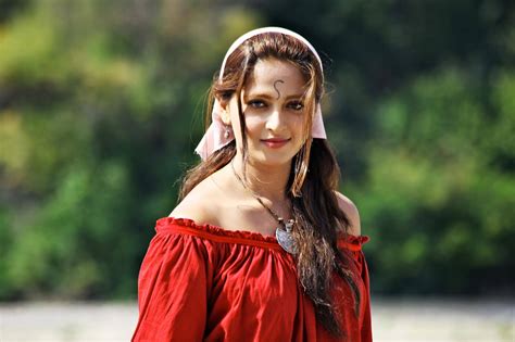 Film Actress Anushka Shetty Beautiful And Sexy Stills Cinejolly