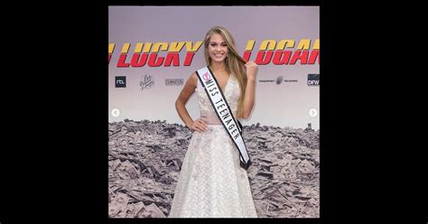 De nabestaanden van de overleden lotte van der zee willen liever niet dat mensen in standaard rouwkleding afscheid nemen tijdens de uitvaart. Lotte van der Zee sur Instagram, le 20 août 2017. - Purepeople