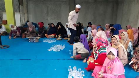 Definisi antara yatim, piatu, serta yatim piatu memiliki perbedaan yang cukup mencolok. Acara santunan anak yatim piatu dan kaum duafa - YouTube
