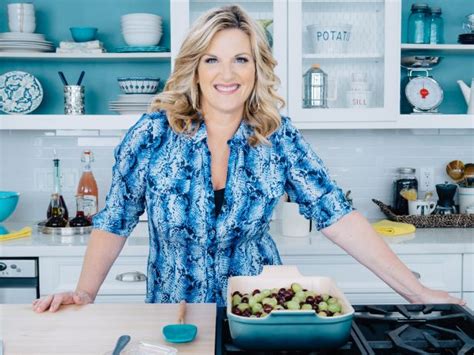 Trisha S Southern Kitchen Food Network Season Seven Debuts In January Canceled Tv Shows Tv