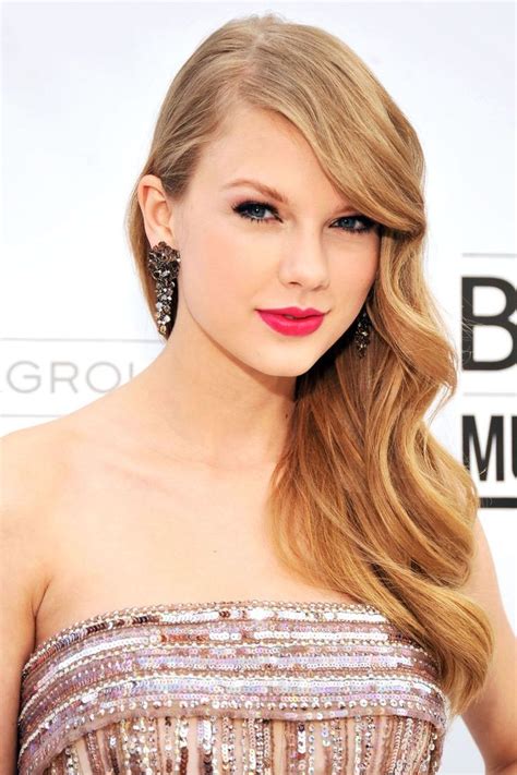 See Taylor Swifts Beauty Looks Throughout The Years Moda Taylor Swift
