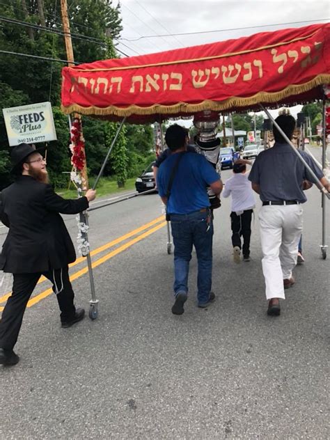 Poughkeepsie Celebrates New Torah Scroll